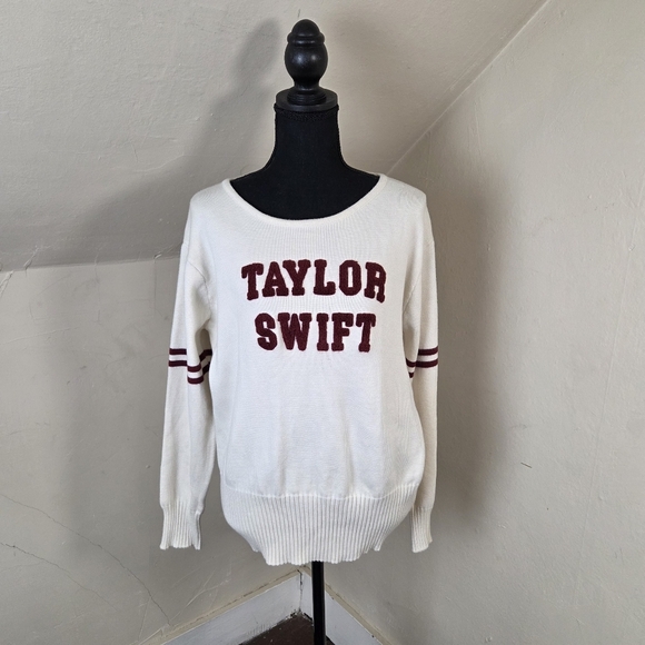 Taylor Swift Collegiate RED Era Knit Sweater Size L - Picture 1 of 10